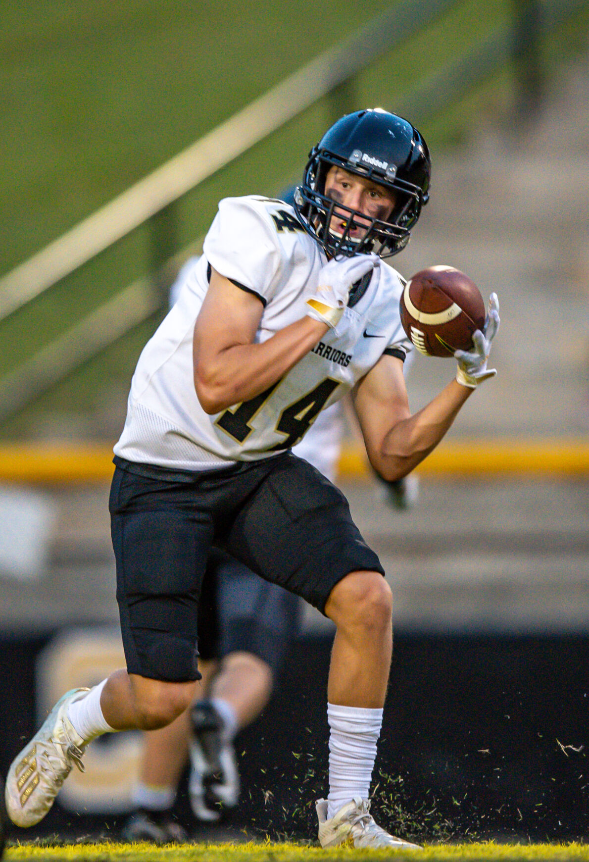 The Warriors dominated the Spiders 49-21.
